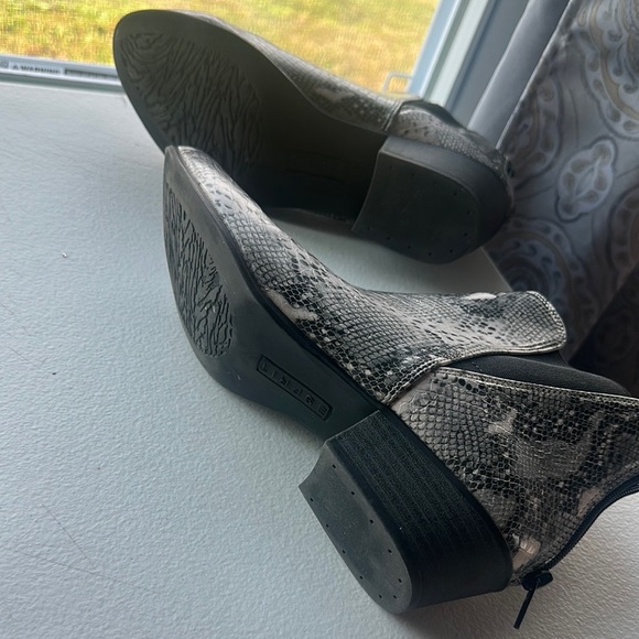 NWOT Esprit Gray Ankle Boots with Shimmery Pattern size 8M - Picture 5 of 5